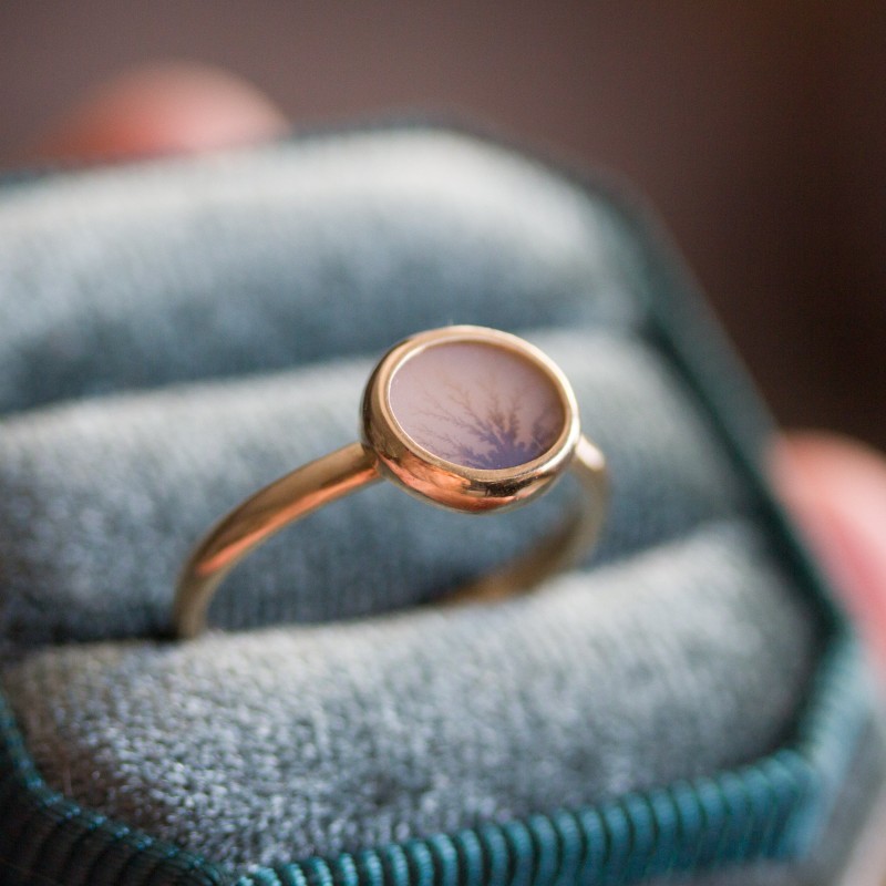Dendritic agate ring in 9k gold, oval