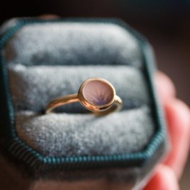 Dendritic agate ring in 9k gold, oval