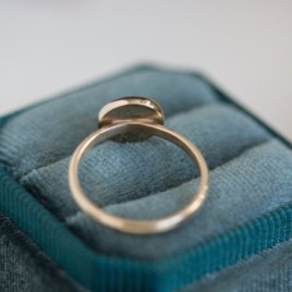 Dendritic agate ring in 9k gold, oval