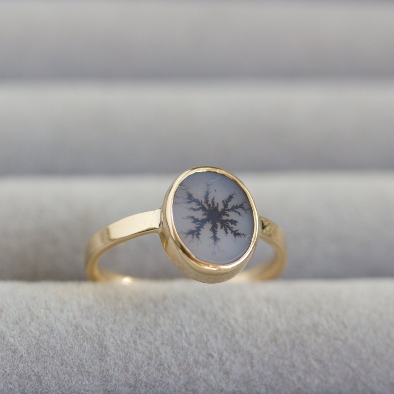 Dendritic agate ring, oval in solid gold