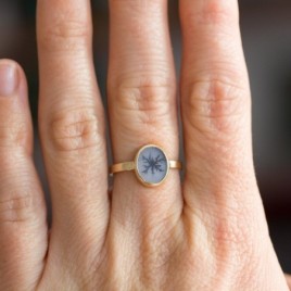 Dendritic agate ring, oval in solid gold