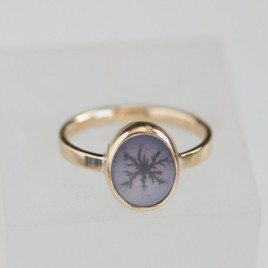 Dendritic agate ring, oval in solid gold