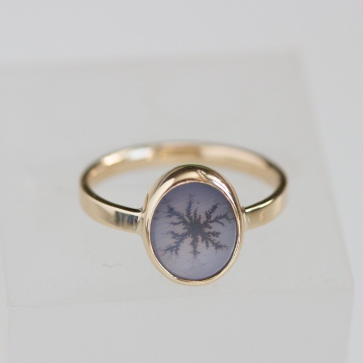 Dendritic agate ring, oval in solid gold