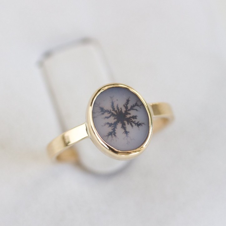 Dendritic agate ring, oval in solid gold