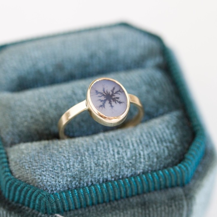 Dendritic agate ring, oval in solid gold