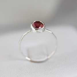 Garnet ring - stackable ring with oval Rhodolite Garnet