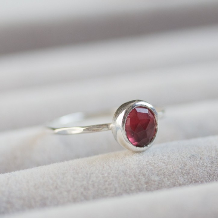 Garnet ring - stackable ring with oval Rhodolite Garnet