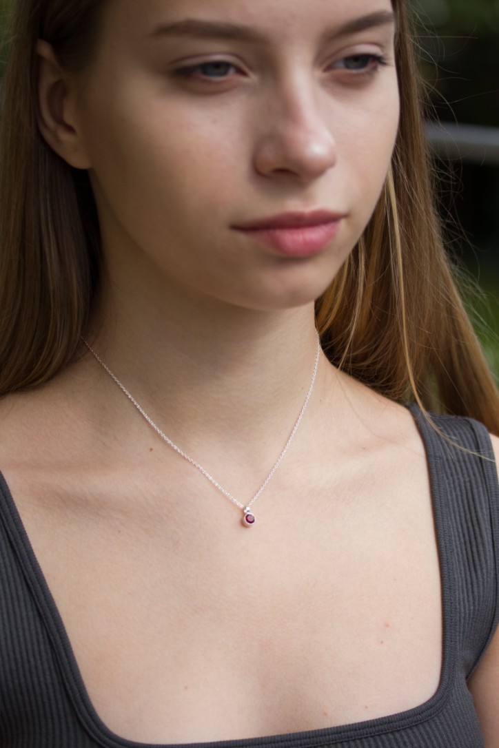 Garnet necklace - basics for January