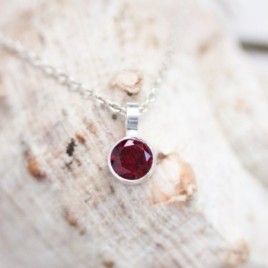 Garnet necklace - basics for January