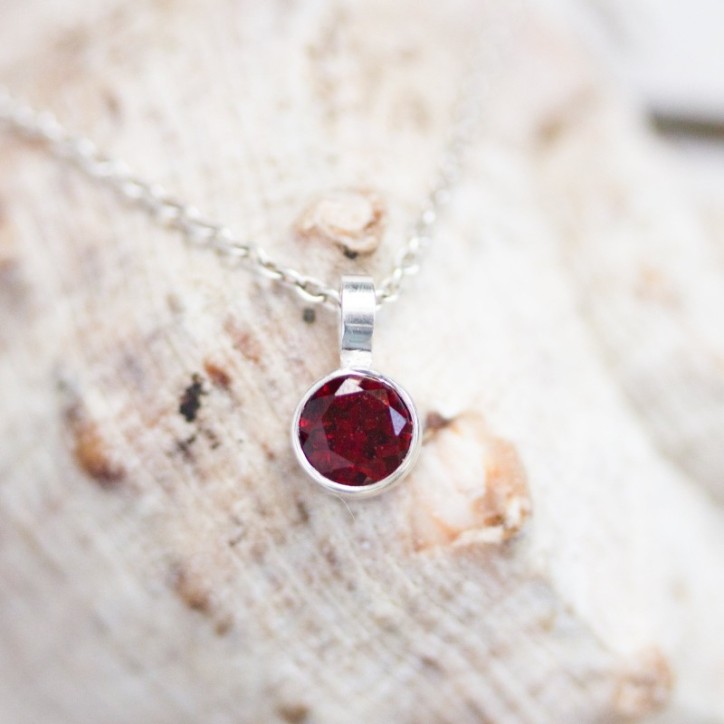 Garnet necklace - basics for January