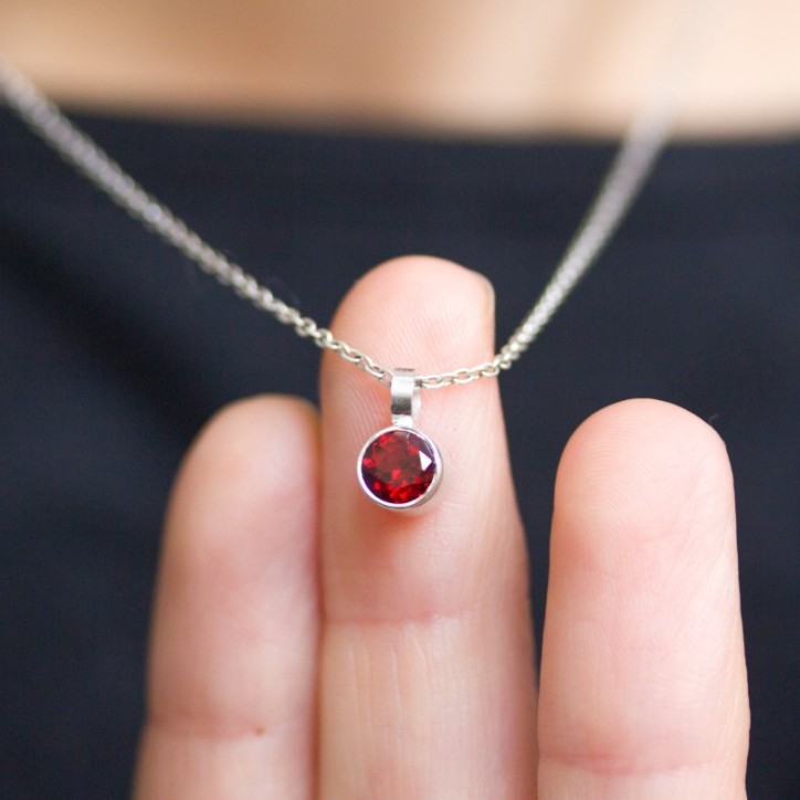 Garnet necklace - basics for January