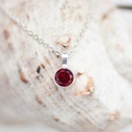 Garnet necklace - basics for January