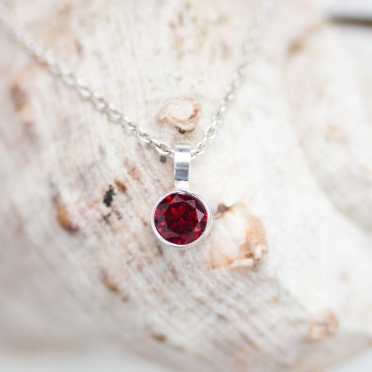 Garnet necklace - basics for January