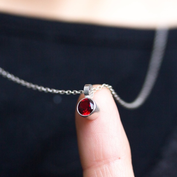 Garnet necklace - basics for January