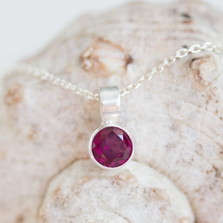 Garnet necklace - basics for January