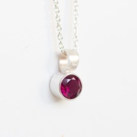 Garnet necklace - basics for January
