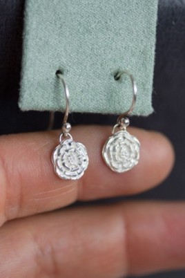 Dangle earrings with silver zinnia flowers