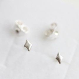 Tiny rhombus studs - sterling silver