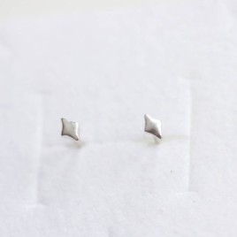 Tiny rhombus studs - sterling silver