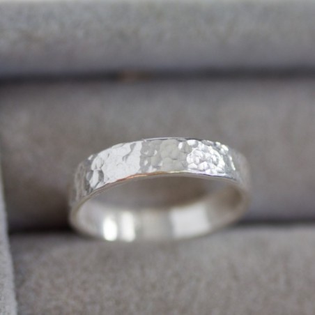 Textured ring with personalized inscription on the inside, 2, 3 or 4mm w