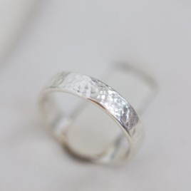 Textured ring with personalized inscription on the inside, 2, 3 or 4mm w