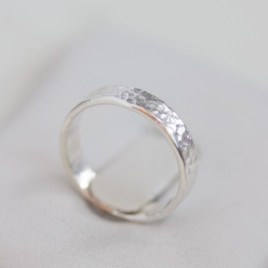 Textured ring with personalized inscription on the inside, 2, 3 or 4mm w