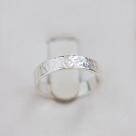 Textured ring with personalized inscription on the inside, 2, 3 or 4mm w