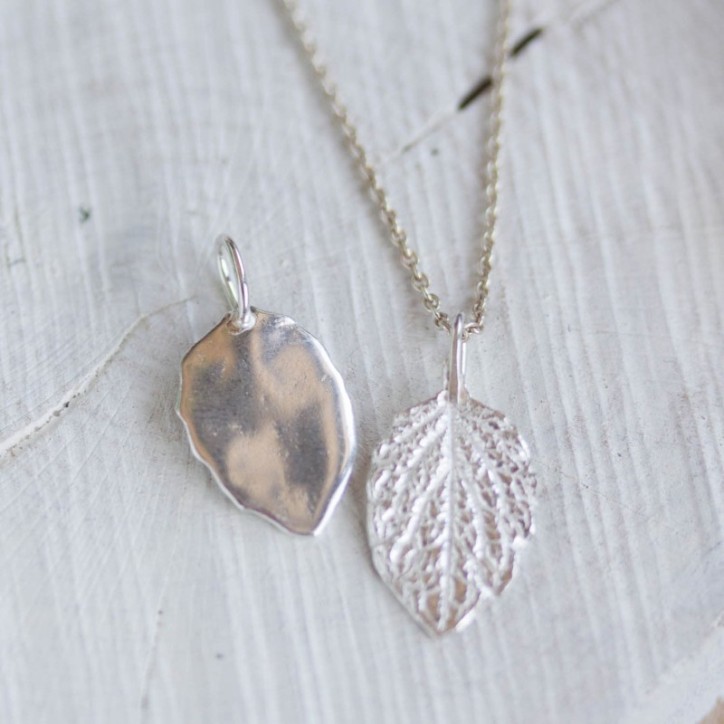 Leaf necklace with personalized back