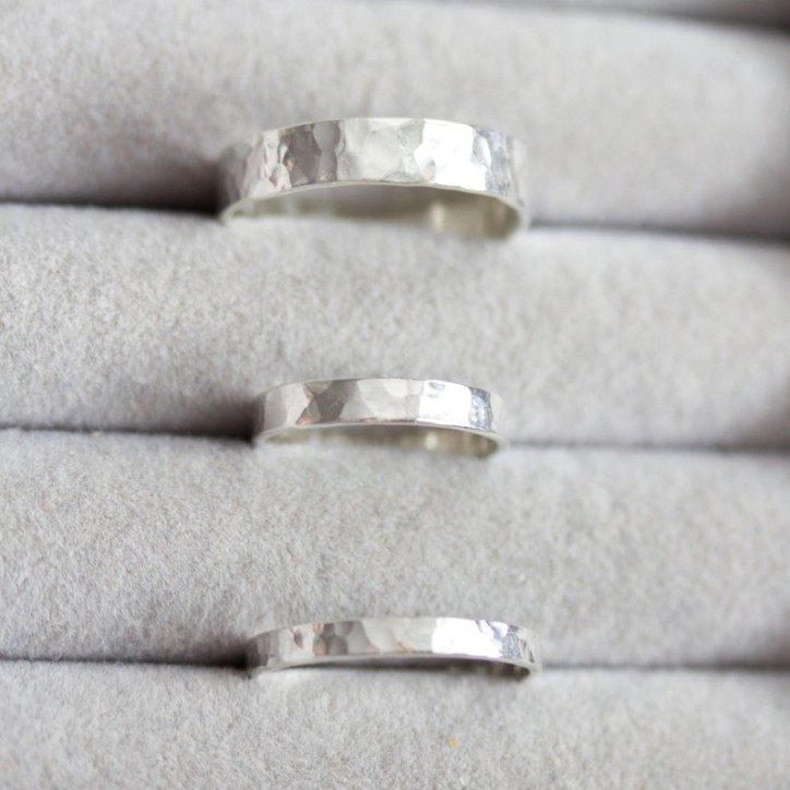 Textured ring with personalized inscription on the inside, 2, 3 or 4mm w