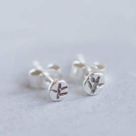 Tiny leaves - stud earrings, primitive leaf impression