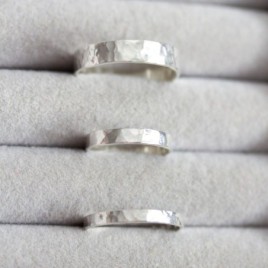 Textured ring with personalized inscription on the inside, 2, 3 or 4mm wide
