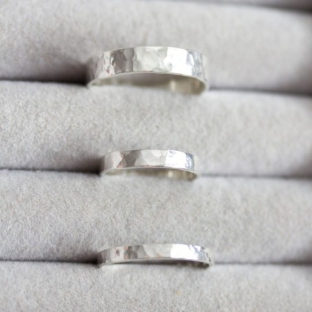 Textured ring with personalized inscription on the inside, 2, 3 or 4mm wide