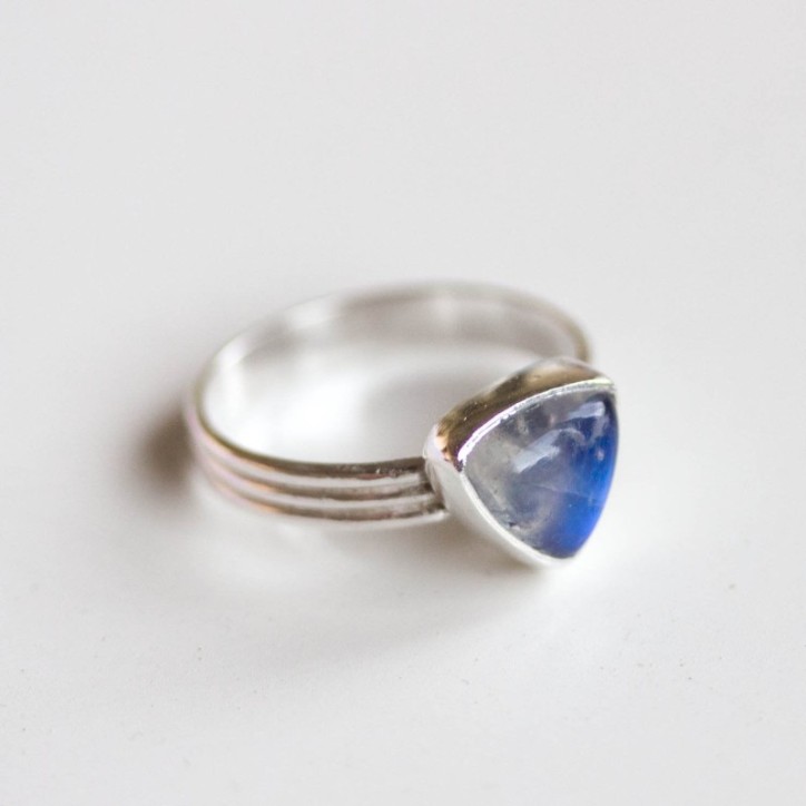 Rainbow moonstone Trillion ring in Sterling Silver Rainbow moonstone Trillion ring in Sterling Silver