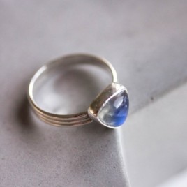 Rainbow moonstone Trillion ring in Sterling Silver