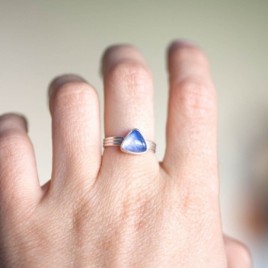Rainbow moonstone Trillion ring in Sterling Silver