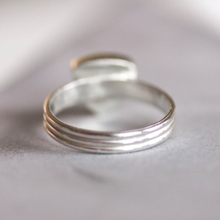 Rainbow moonstone Trillion ring in Sterling Silver Rainbow moonstone Trillion ring in Sterling Silver