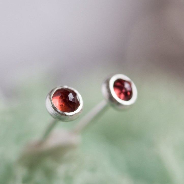 Almandine (red) Garnet stud earrings Almandine (red) Garnet stud earrings
