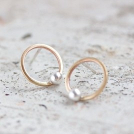 Modern circle stud earrings made of brass and silver