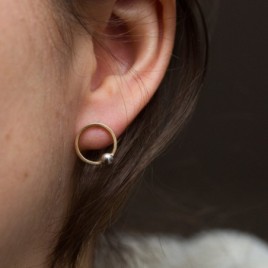 Modern circle stud earrings made of brass and silver