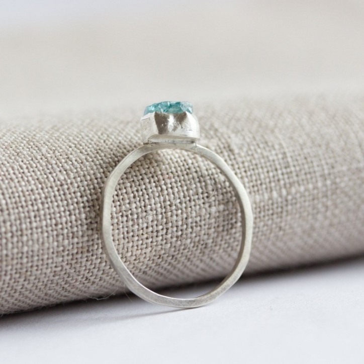 Raw Apatite ring in sterling silver, blue stone Raw Apatite ring in sterling silver, blue stone