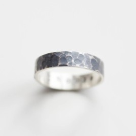 Textured ring with personalized inscription on the inside, 2, 3 or 4mm wide