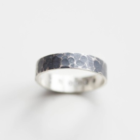 Textured ring with personalized inscription on the inside, 2, 3 or 4mm wide