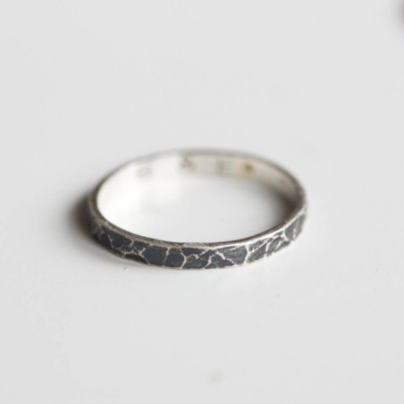 Textured ring with personalized inscription on the inside, 2, 3 or 4mm wide