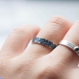 Textured ring with personalized inscription on the inside, 2, 3 or 4mm wide