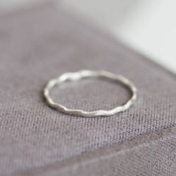 Skinny wave ring - tiny stackable ring