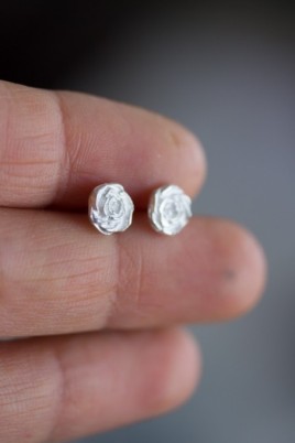 Roses stud earrings