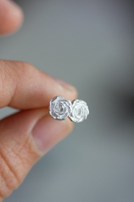 Roses stud earrings