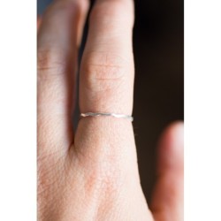 Skinny wave ring - tiny stackable ring