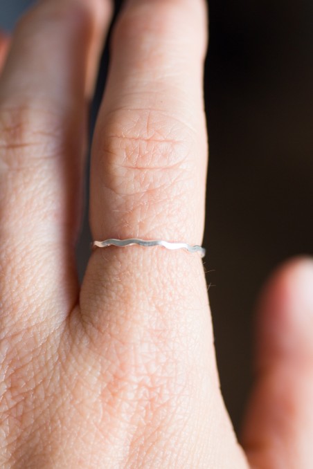 Skinny wave ring - tiny stackable ring