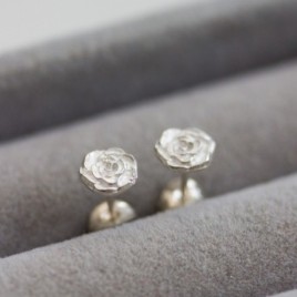 Roses stud earrings